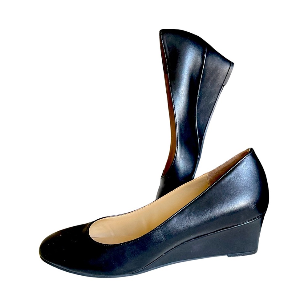 NATURALIZER Black Leather Wedge Shoes for Women Size 10. Discounted shipping!